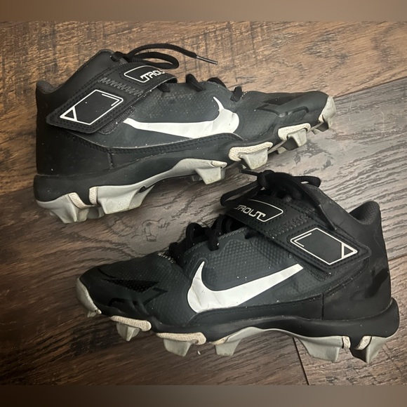 Nike Kids Black and White Trout Baseball Cleats Size 4 Y Youth Shoes - Picture 1 of 7